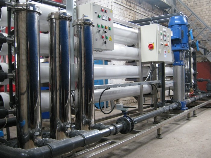 Reverse osmosis system, a capacity of 50 l / h to ∞