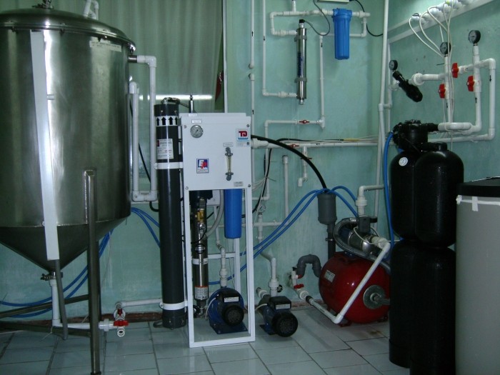 System of production, storage and distribution of purified water, Q = 200 l / h